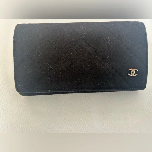 Chanel | Women’s Black Sunglasses – Excellent Condition - Picture 10 of 11